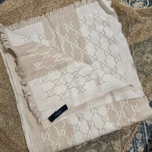 Gucci GG Two Tone Print Elegant Beige and Cream Scarf